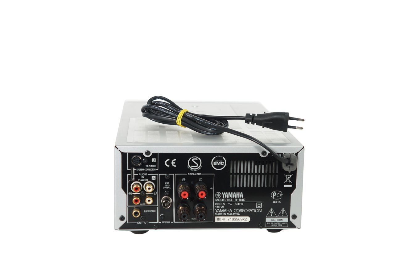 Yamaha_R-840_Stereo_2.1_Receiver_Silber_06_result