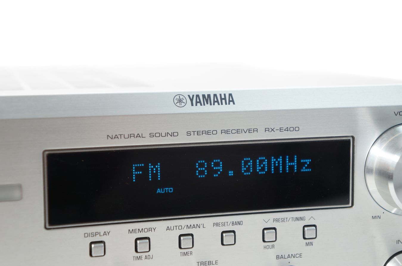 Yamaha_RX-E400_Stereo_2.1_Receiver_Silber_06_result