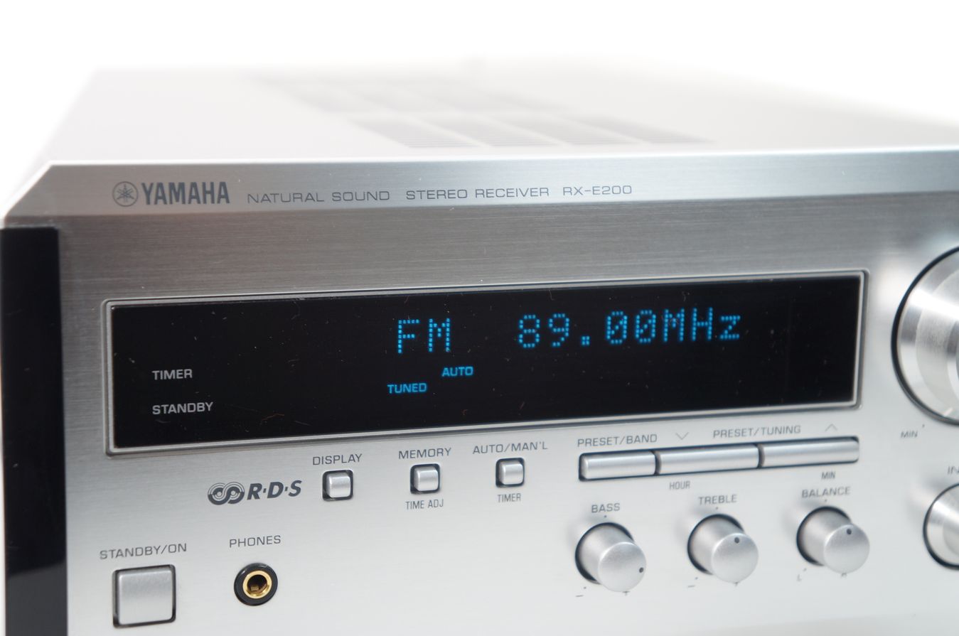 Yamaha_RX-E200_Stereo_Receiver_Silber_result