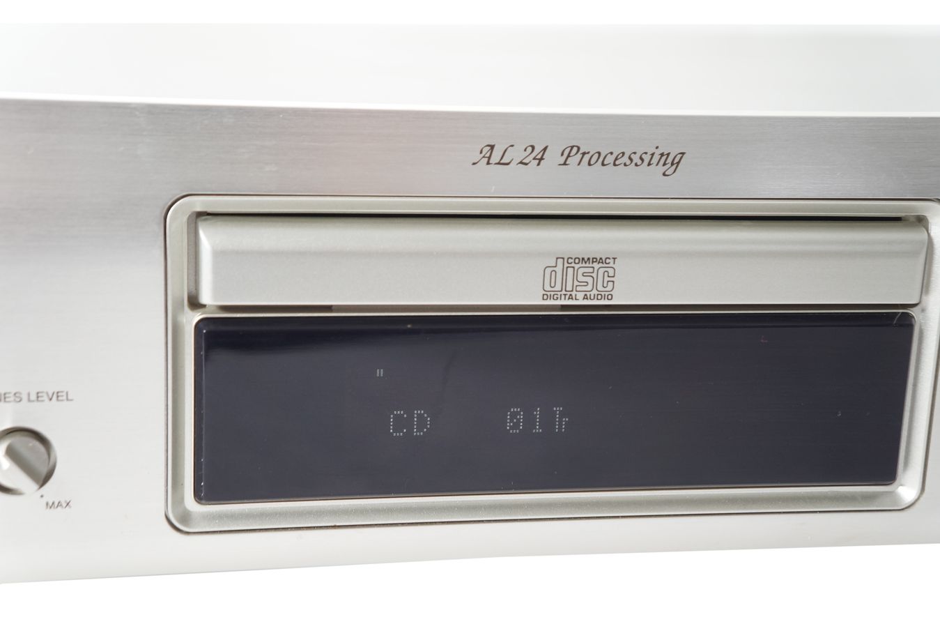 Denon_DCD-700AE_CD-Player_mit_MP3_Silber_02_result