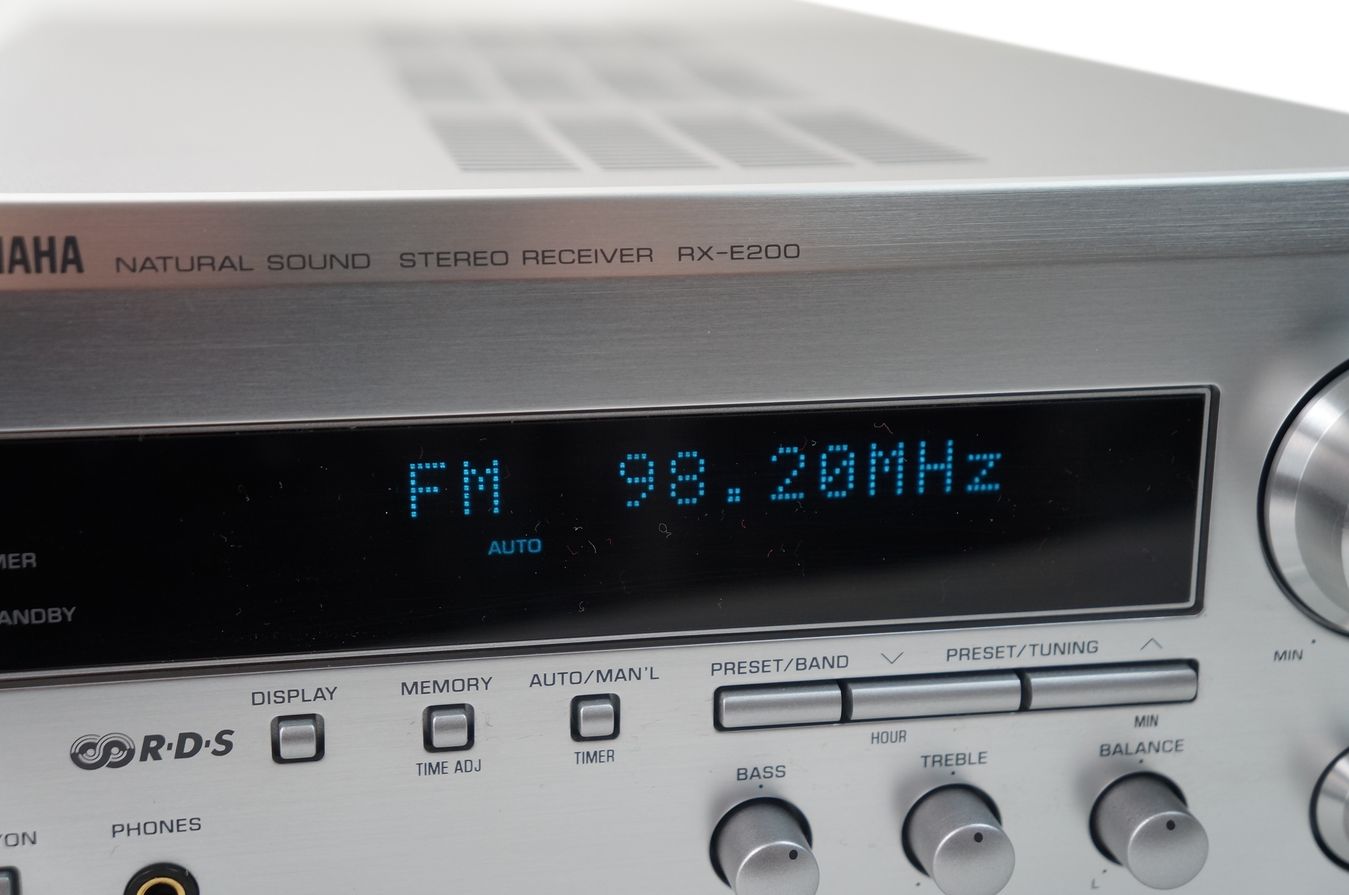 Yamaha_RX-E200_Stereo_Receiver_Silber_result