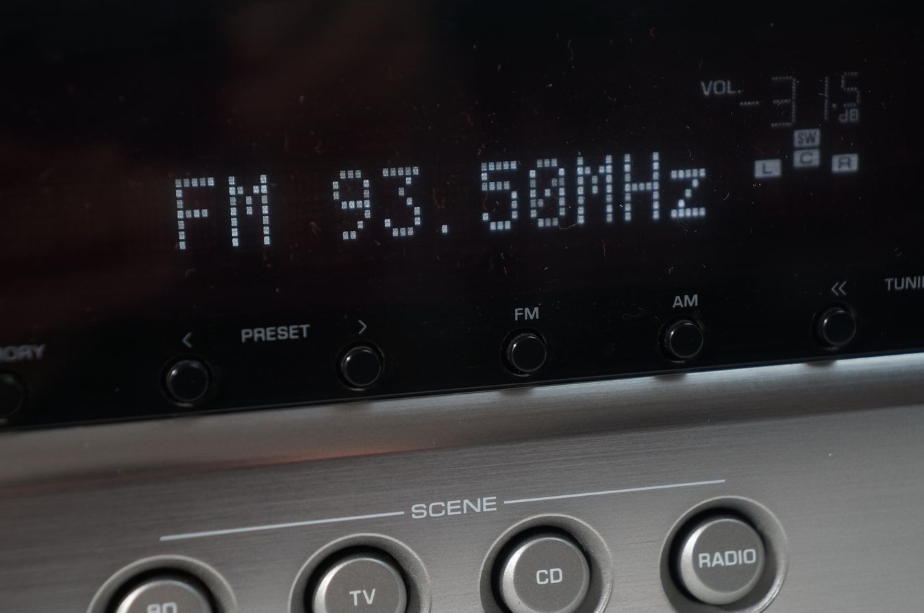Yamaha_RX-V467_Natural_Sound_HDMI_5.1_AV-Receiver_Silber_02_result