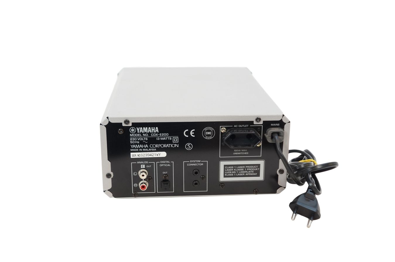 Yamaha_CDX-E200_CD-Player_Silber_04_result