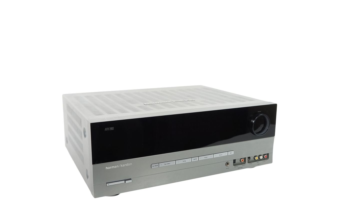 Harman_Kardon_AVR_137_5.1_AV_Receiver_Silber_03_result_NJ2ShLf