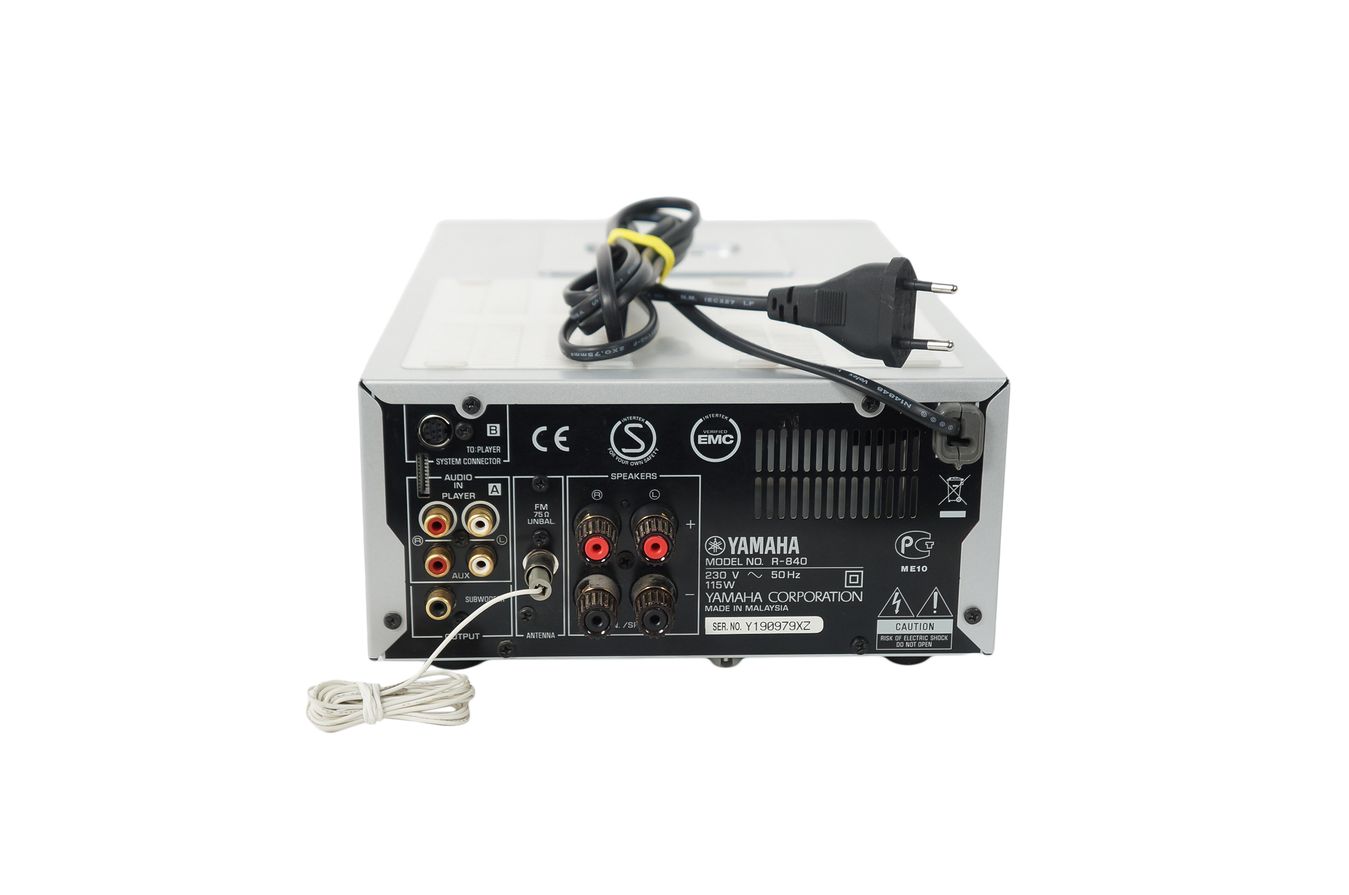 Yamaha_R-840_Stereo_2.1_Receiver_Silber_07_result