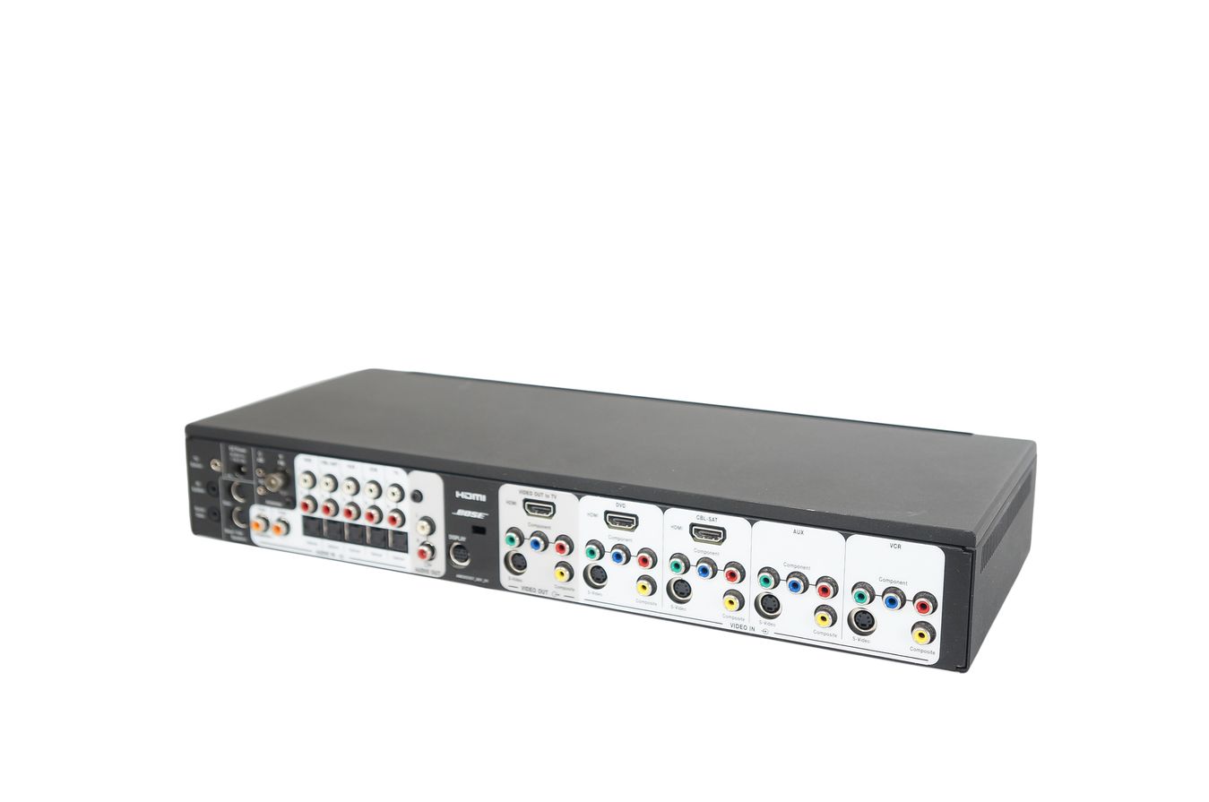 Bose_Media_Center_MC1_Steuerkonsole_Lifestyle_V10_V30_V20_03_result