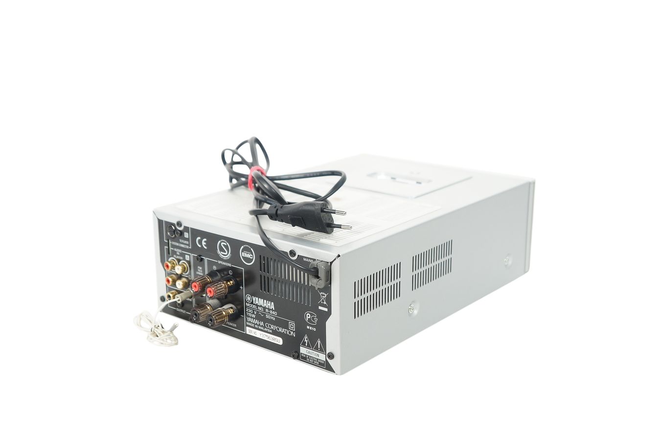 Yamaha_R-840_Stereo_2.1_Receiver_Silber_04_result