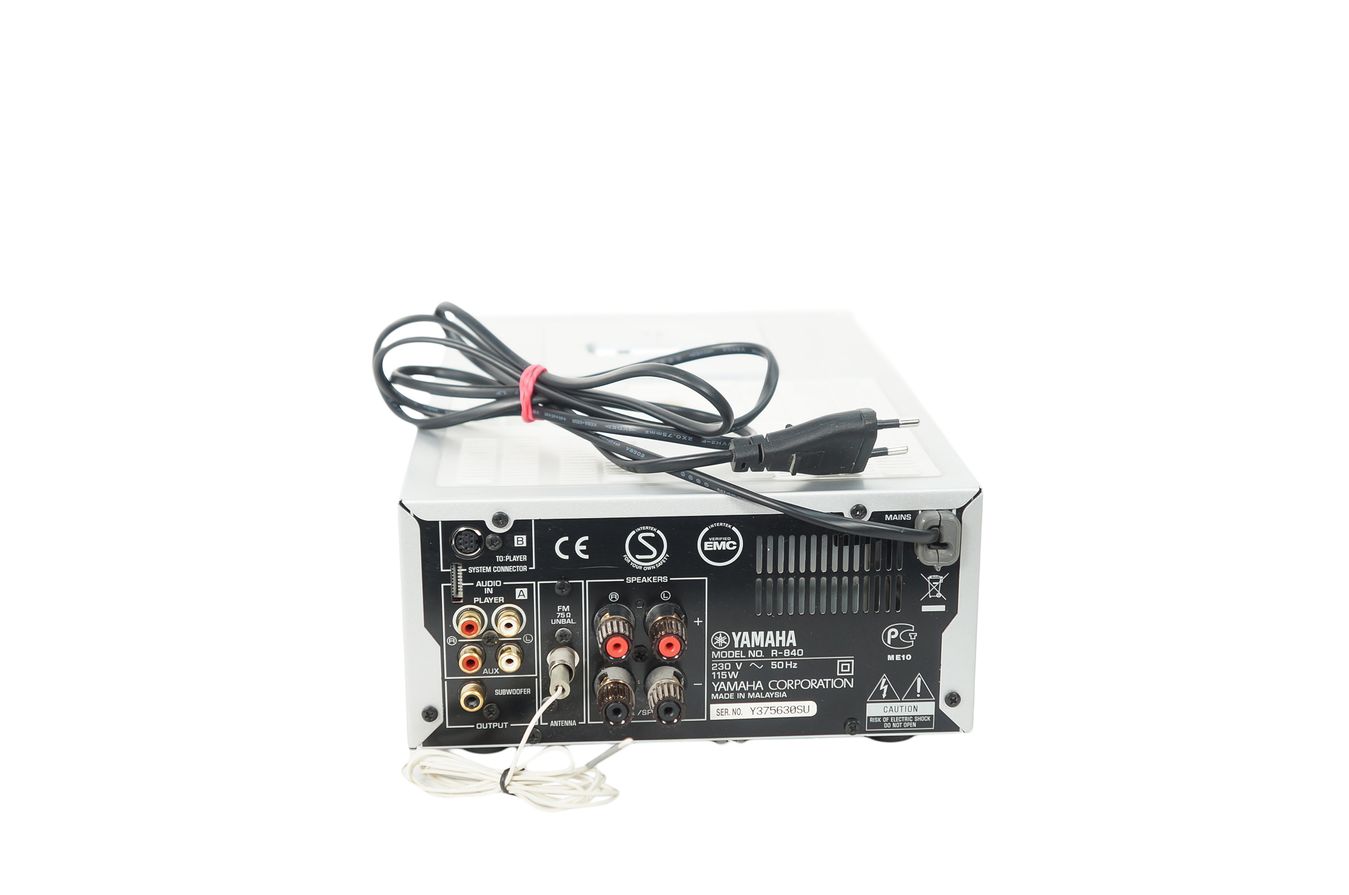 Yamaha_R-840_Stereo_2.1_Receiver_Silber_05_result