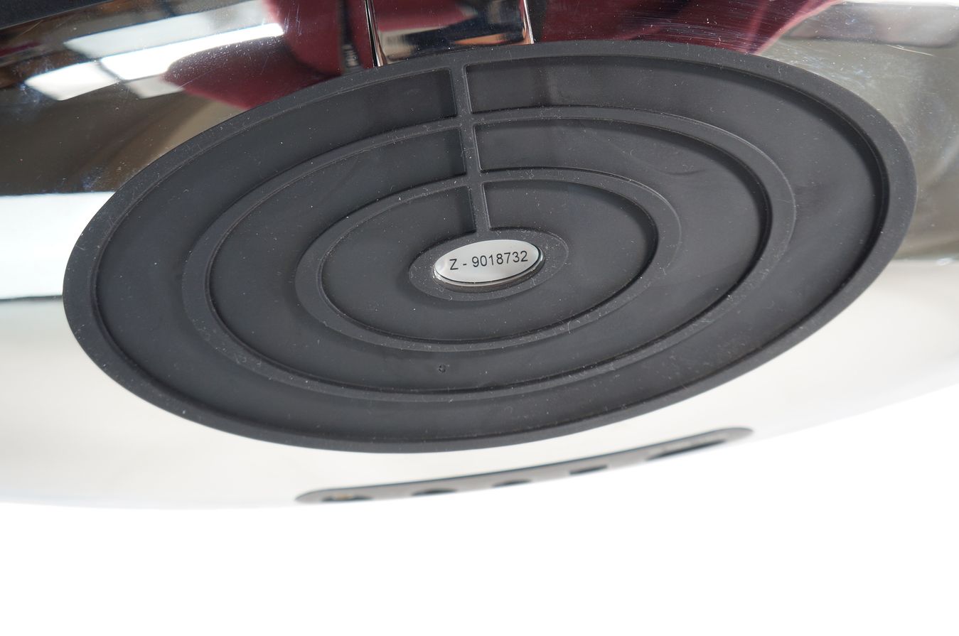 Bowers__Wilkins_Zeppelin_14_result