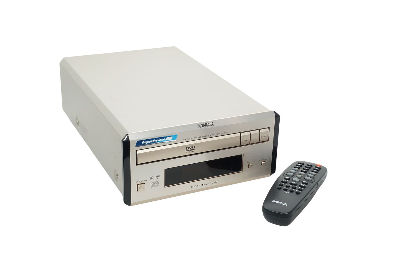 Yamaha_DVD-E600_DVD_Player_Silber_03_result