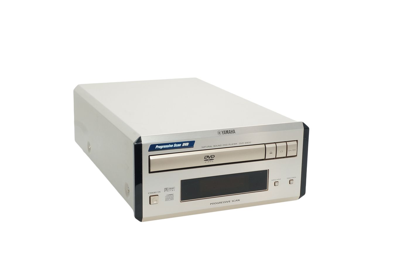 Yamaha_DVD-E600_DVD_Player_Silber_04_result