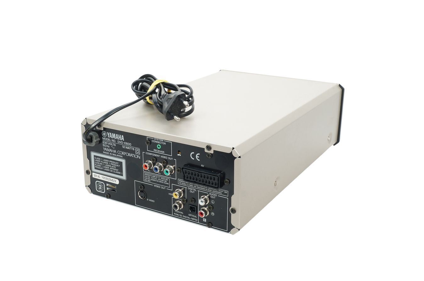 Yamaha_DVD-E600_DVD_Player_Silber_05_result