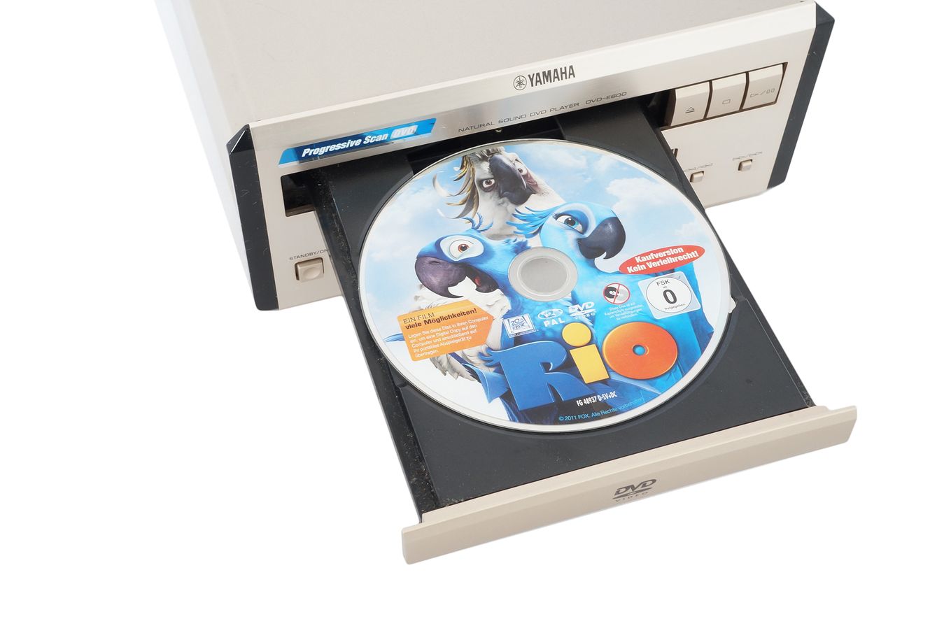 Yamaha_DVD-E600_DVD_Player_Silber_result