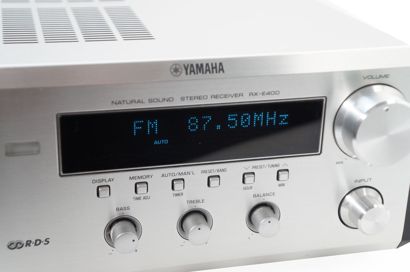 Yamaha_RX-E400_Stereo_2.1_Receiver_Silber_result