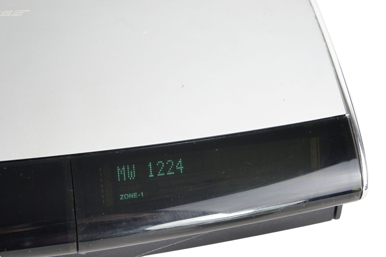 Bose_AV18_Media_Center_Lifestyle_18_28_Series_II_III_02_result