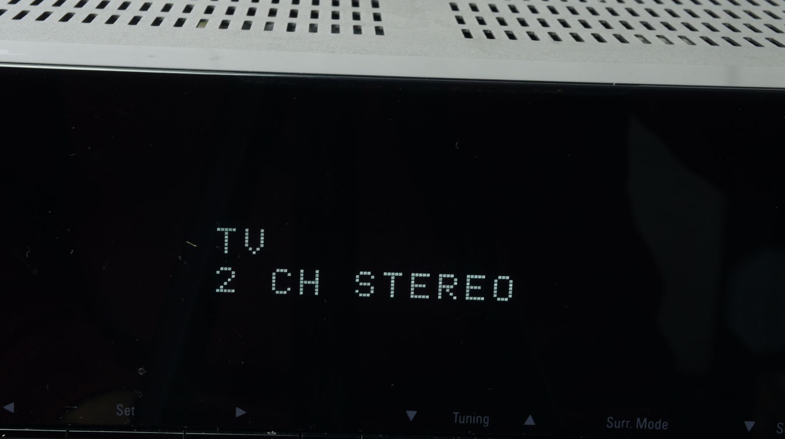 Harman_Kardon_AVR_161_5.1_AV_Receiver_Schwarz_mit_Mikrofon_02_result