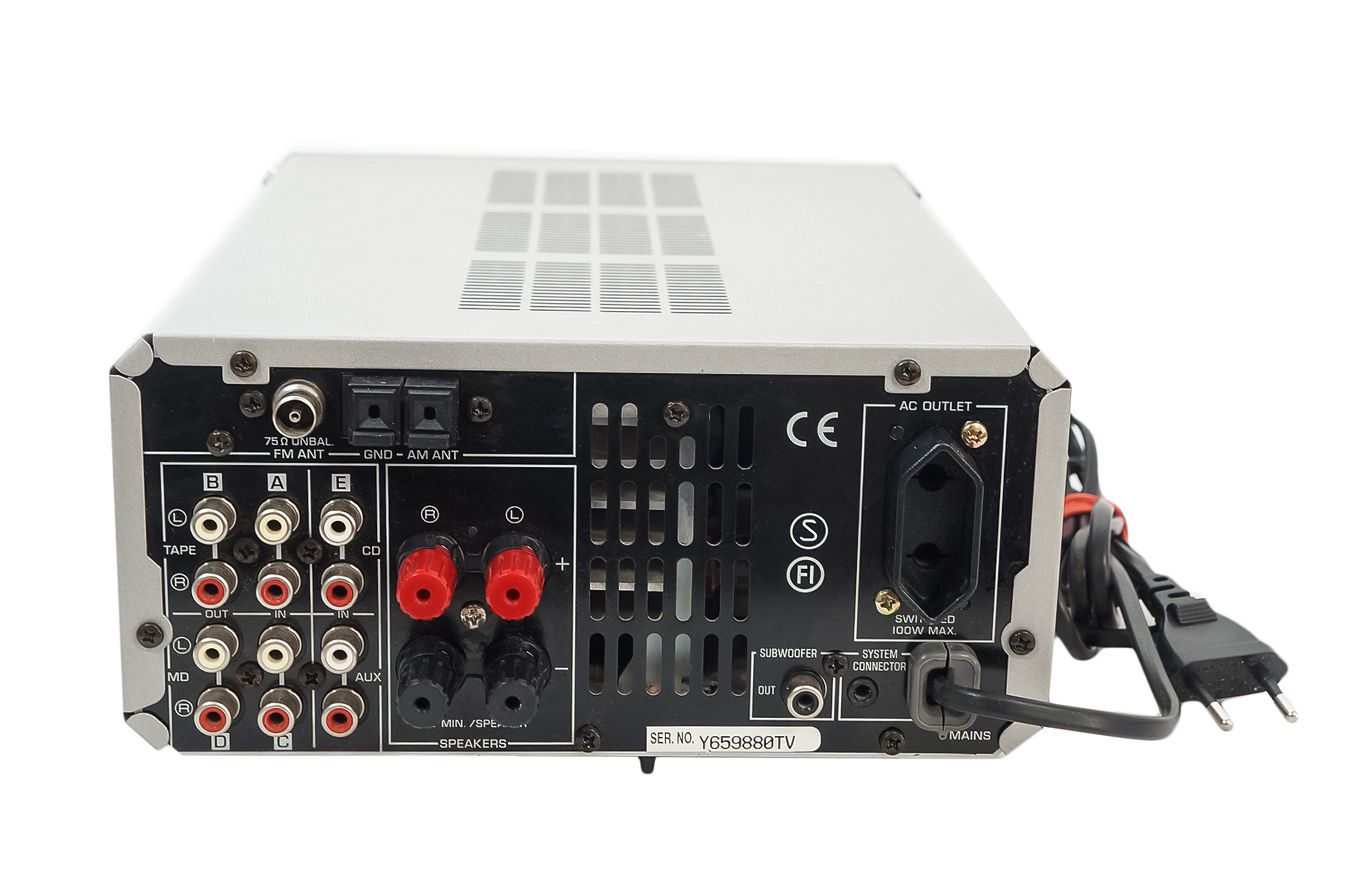 Yamaha_RX-E100_Natural_Sound_Receiver_Silber_05_result