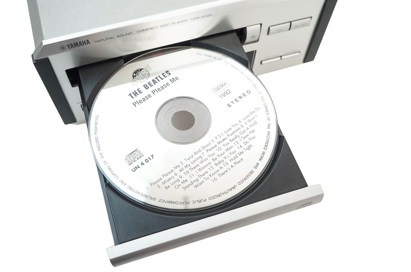Yamaha_CDX-E100_Natural_Sound_Compact_Disc_Player_Silber_09_result